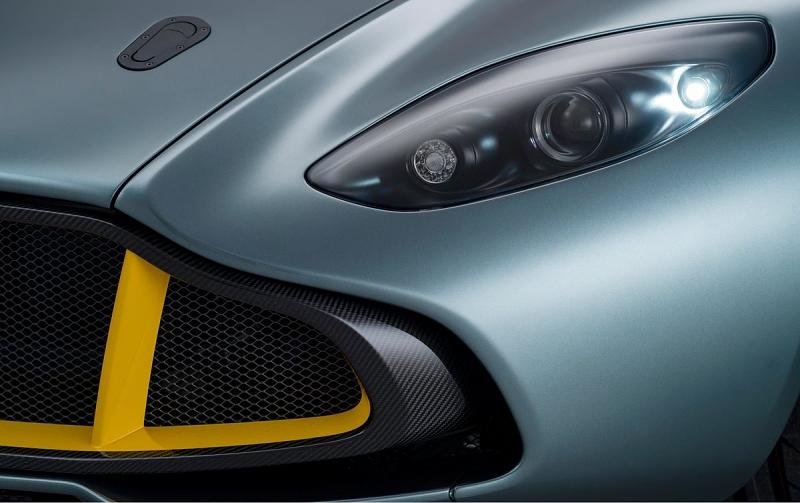 Die Scheinwerfer zeigen die Aston-Martin-DNA