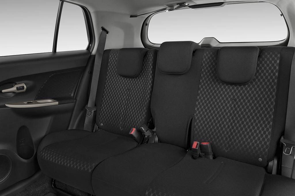 Toyota Urban Cruiser (Baujahr 2010) Town 5 Türen Rücksitze
