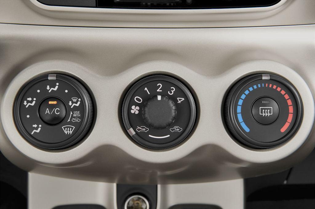 Toyota Urban Cruiser (Baujahr 2010) Town 5 Türen Temperatur und Klimaanlage