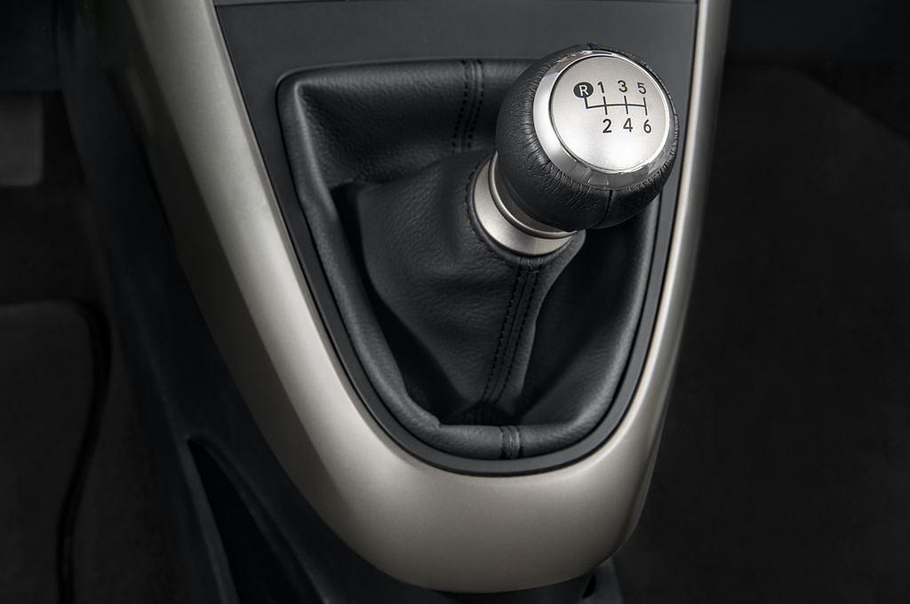 Toyota Verso (Baujahr 2010) Executive 5 Türen Schalthebel