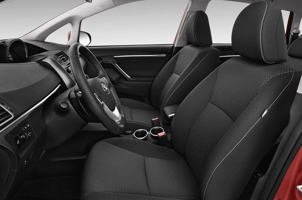 Toyota Verso (Baujahr 2012) Travel 5 Türen Vordersitze