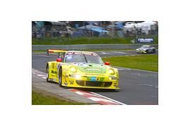 Bester Porsche fährt im Regenchaos auf Position sieben
