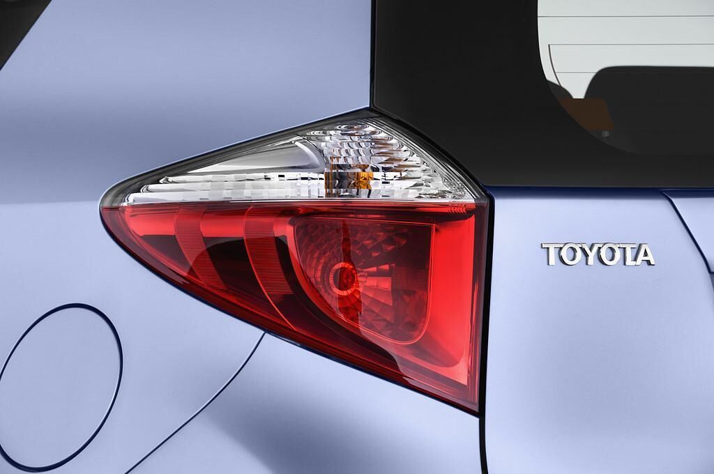 Toyota Verso-S (Baujahr 2011) - 5 Türen Rücklicht