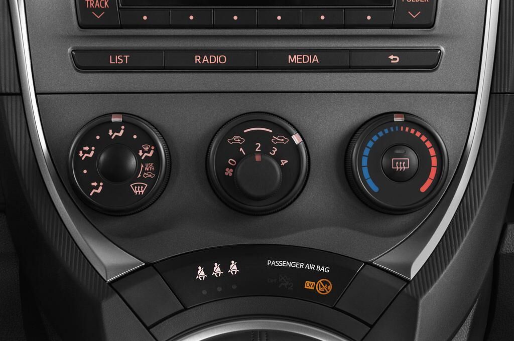 Toyota Verso-S (Baujahr 2011) - 5 Türen Temperatur und Klimaanlage
