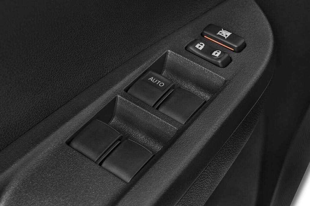 Toyota Verso-S (Baujahr 2014) 1,33-L-Dual-Vvt Club 5 Türen Bedienungselemente Tür