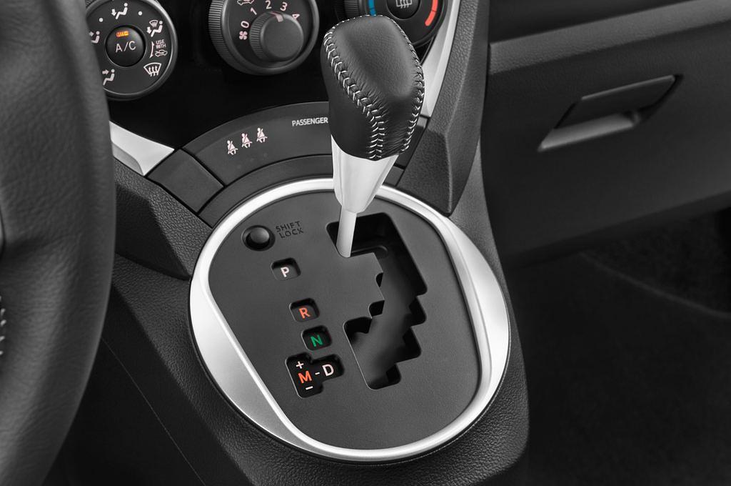 Toyota Verso-S (Baujahr 2014) 1,33-L-Dual-Vvt Club 5 Türen Schalthebel