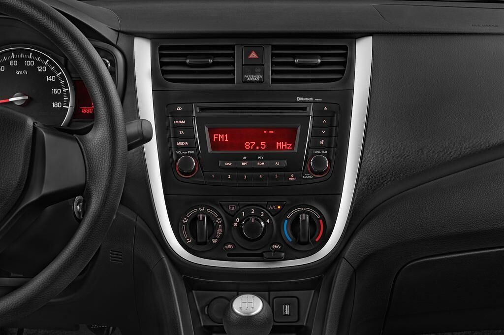 Suzuki Celerio (Baujahr 2015) Comfort 5 Türen Mittelkonsole