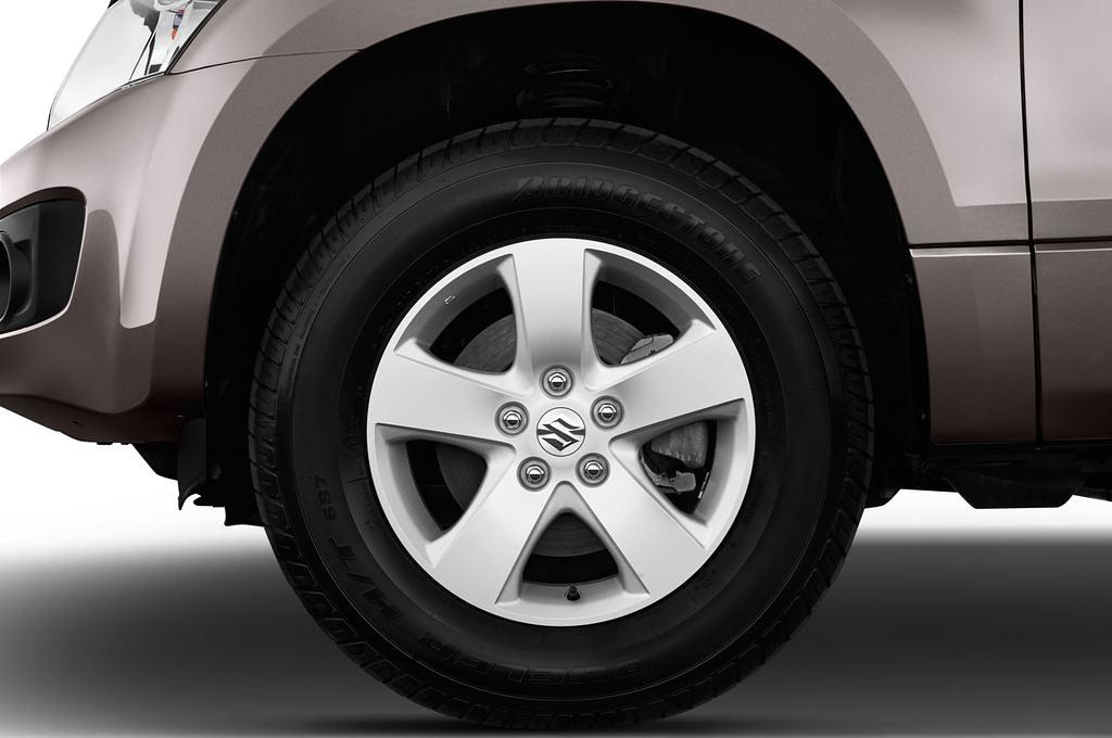 Suzuki Grand Vitara (Baujahr 2014) Comfort 3 Türen Reifen und Felge
