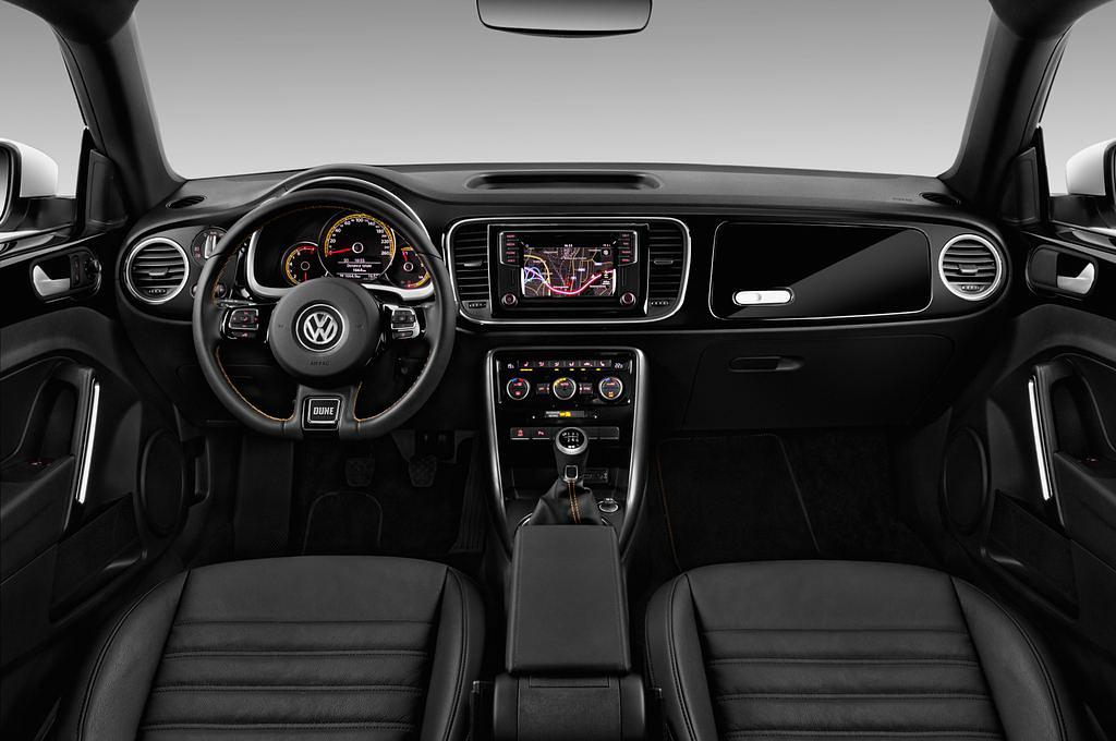 Volkswagen Beetle (Baujahr 2017) Dune 3 Türen Cockpit und Innenraum