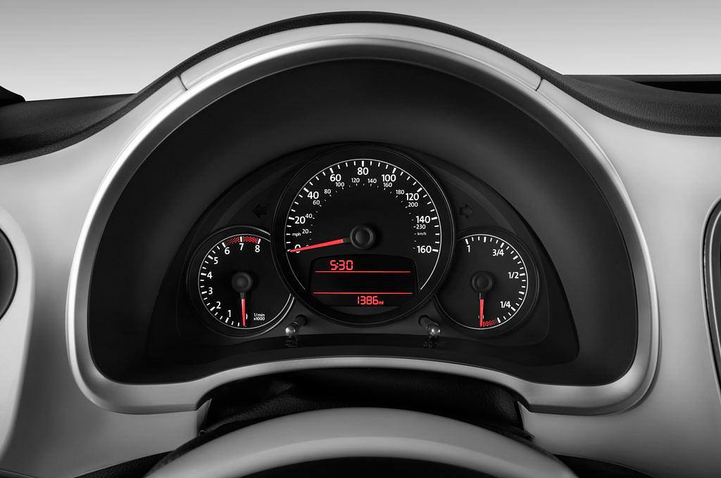 Volkswagen Beetle (Baujahr 2012) Sport 3 Türen Tacho und Fahrerinstrumente