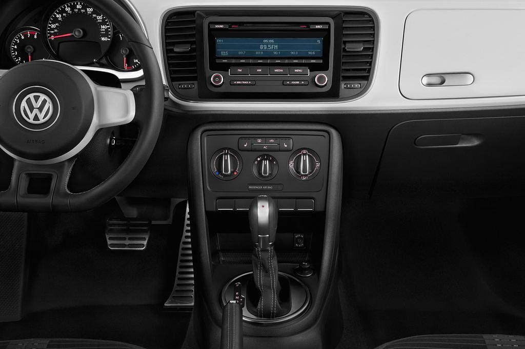 Volkswagen Beetle (Baujahr 2012) Sport 3 Türen Mittelkonsole