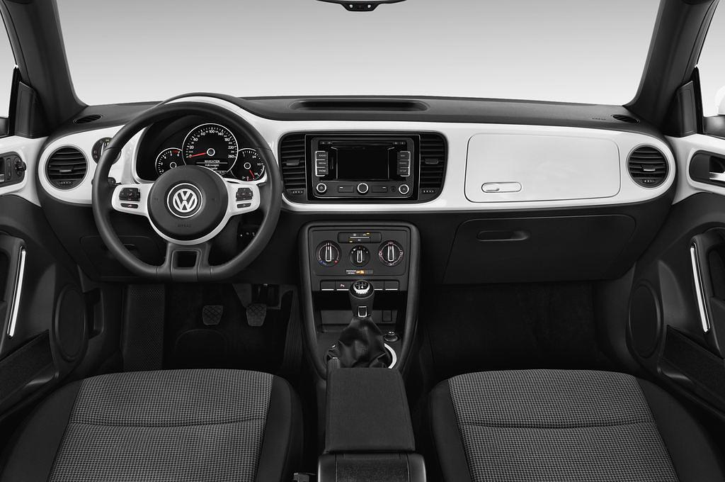 Volkswagen Beetle (Baujahr 2013) Design 3 Türen Cockpit und Innenraum