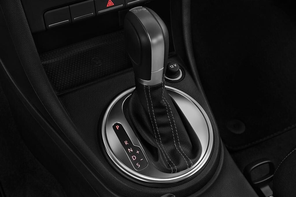 Volkswagen Beetle (Baujahr 2015) Sport R-Line 3 Türen Schalthebel