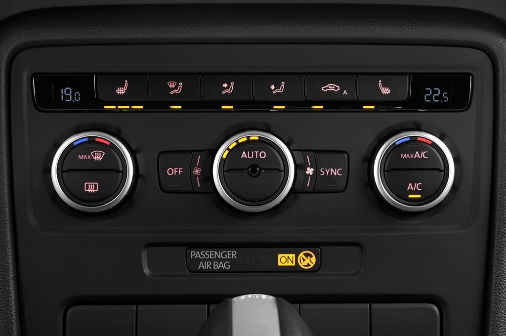 Volkswagen Beetle (Baujahr 2015) Sport R-Line 3 Türen Temperatur und Klimaanlage