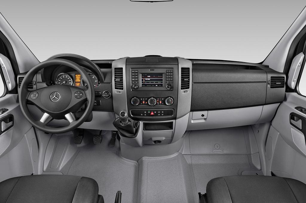 Mercedes Sprinter (Baujahr 2014) 316Cdi Mwb 4 Türen Cockpit und Innenraum