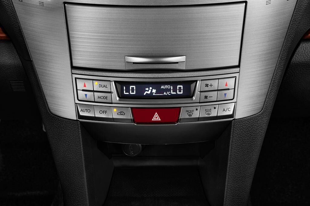 Subaru Outback (Baujahr 2013) Active 5 Türen Temperatur und Klimaanlage