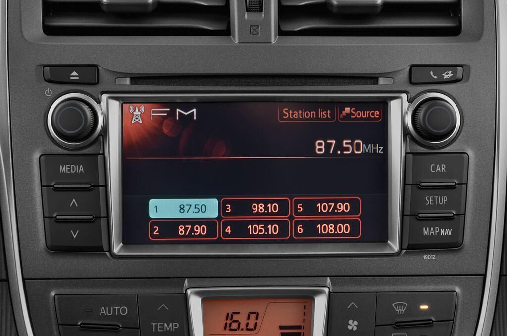 Subaru Trezia (Baujahr 2012) Comfort 5 Türen Radio und Infotainmentsystem