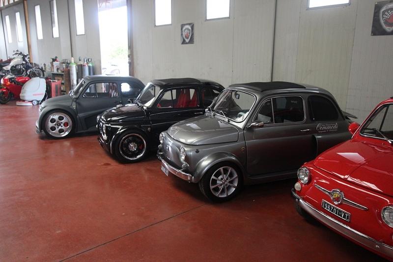 Drei Fiat 500 mit neuen Motor: Links mit Lamborghini, mit Ferrari-Triebwerk und mit einem Porsche-Aggregat