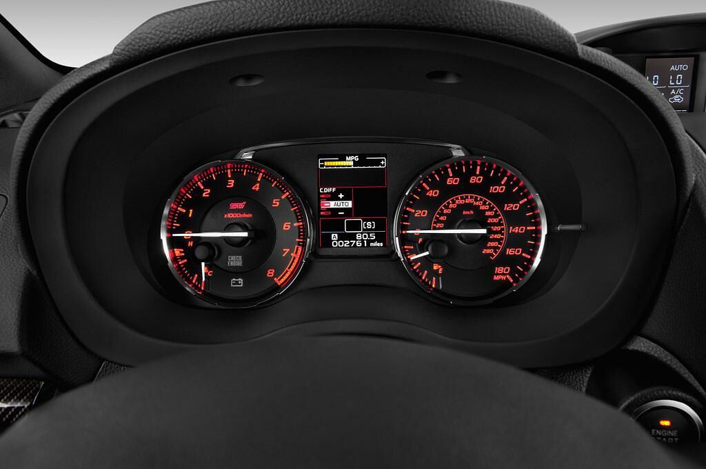 Subaru WRX STI (Baujahr 2015) Active 4 Türen Tacho und Fahrerinstrumente
