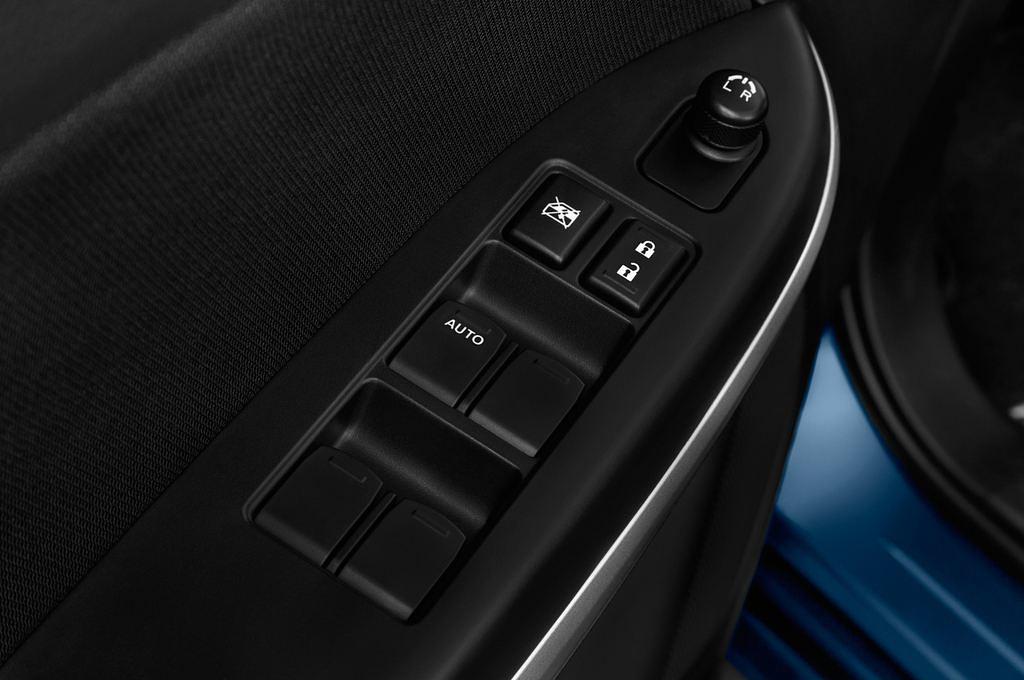 Suzuki Baleno (Baujahr 2016) Club 5 Türen Bedienungselemente Tür