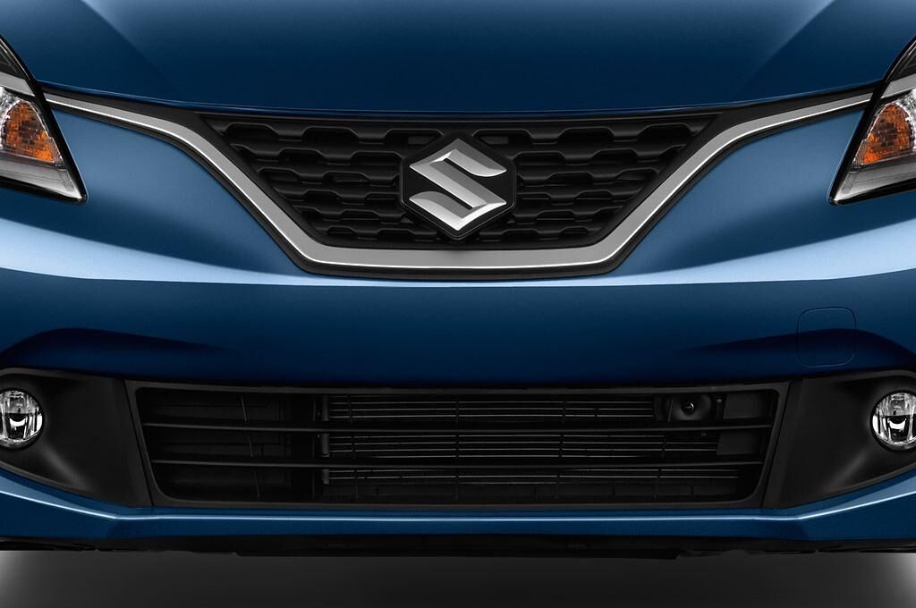 Suzuki Baleno (Baujahr 2016) Club 5 Türen Kühlergrill und Scheinwerfer
