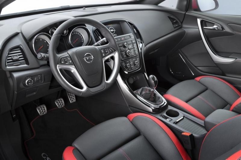 Opel Astra Modelljahr 2013