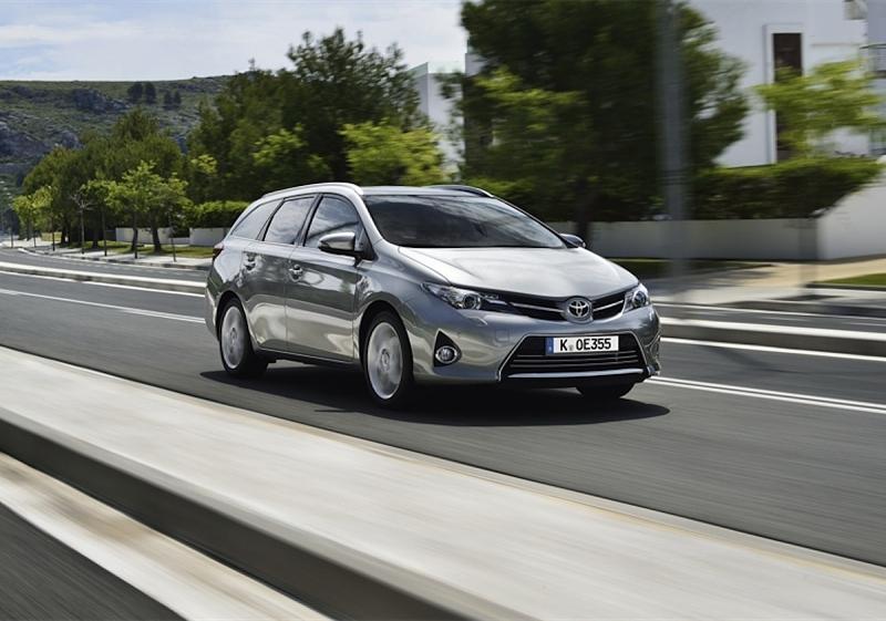 Auch der Toyota Auris Touring Sports hat das neue Toyota-Gesicht