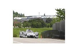 Neuer Porsche LMP1-Sportprototyp absolviert erfolgreichen Rollout