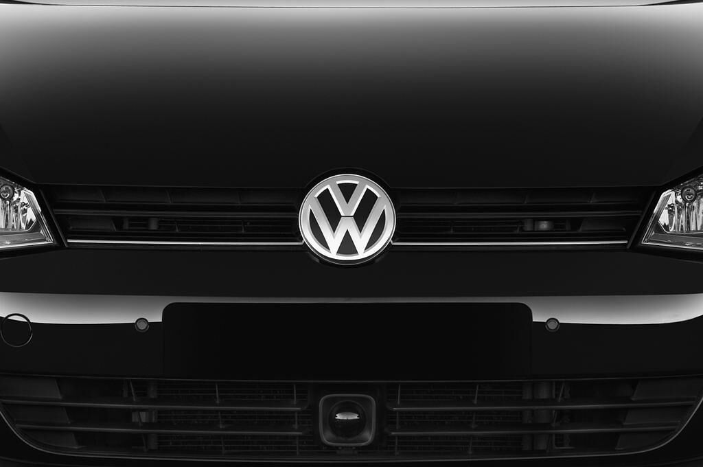 Volkswagen Golf (Baujahr 2013) Highline 5 Türen Kühlergrill und Scheinwerfer