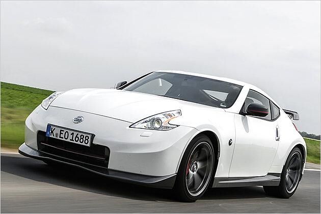 Besonders bei heller Lackierung sind die optischen Änderungen am Nissan 370Z Nismo gut zu erkennen