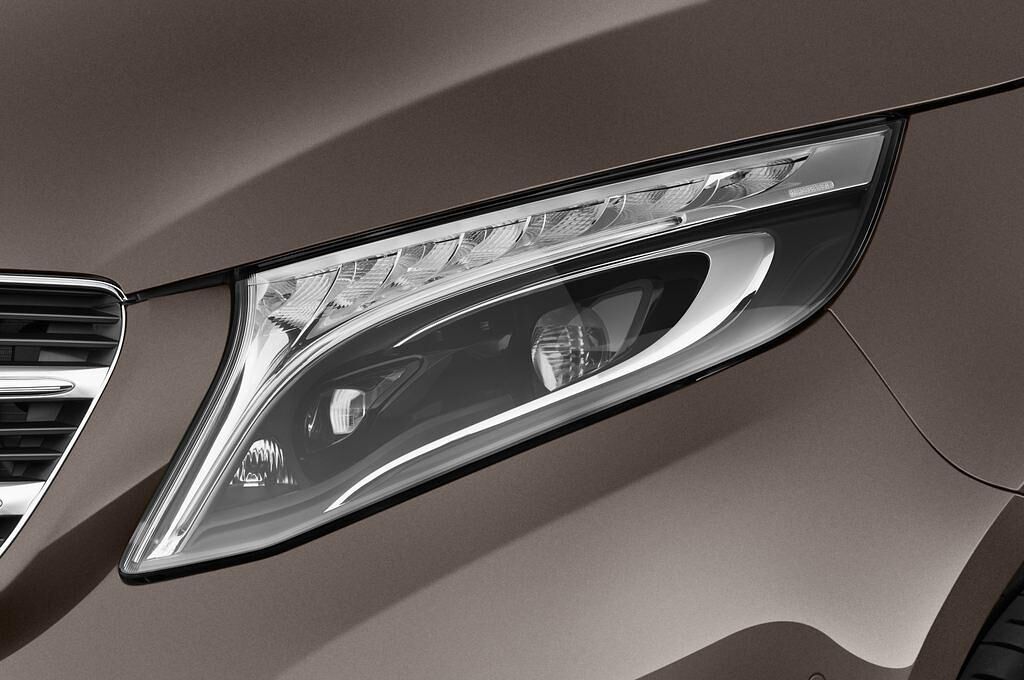 Mercedes V-Class (Baujahr 2014) Avantgarde 5 Türen Scheinwerfer