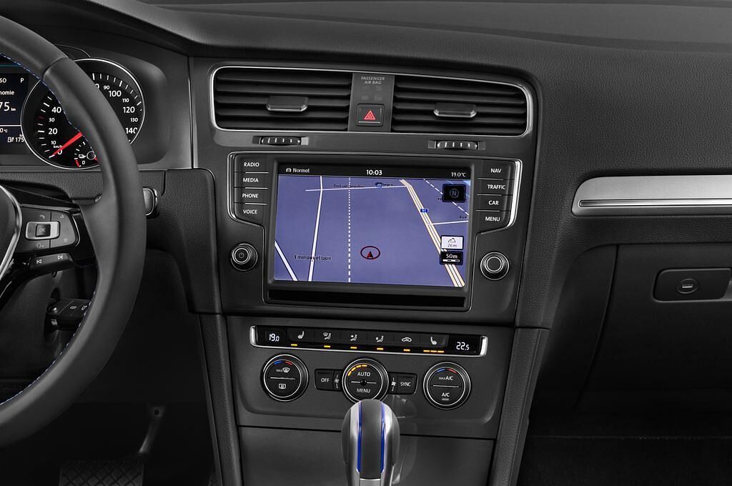 Volkswagen Golf (Baujahr 2015) E-Golf 5 Türen Mittelkonsole