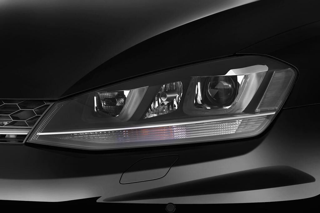 Volkswagen Golf (Baujahr 2015) GTD 5 Türen Scheinwerfer