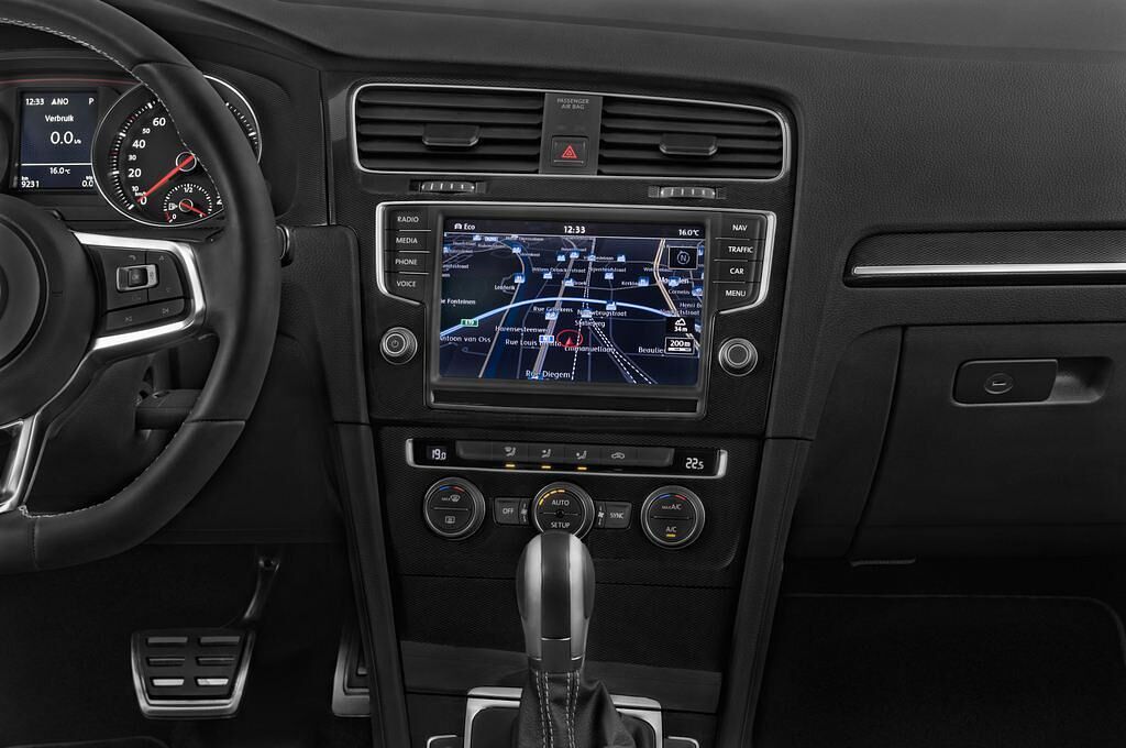 Volkswagen Golf (Baujahr 2015) GTD 5 Türen Mittelkonsole