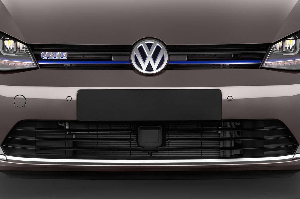 Volkswagen Golf (Baujahr 2015) GTE 5 Türen Kühlergrill und Scheinwerfer