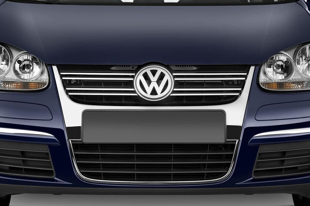 Volkswagen Golf (Baujahr 2010) - 5 Türen Kühlergrill und Scheinwerfer