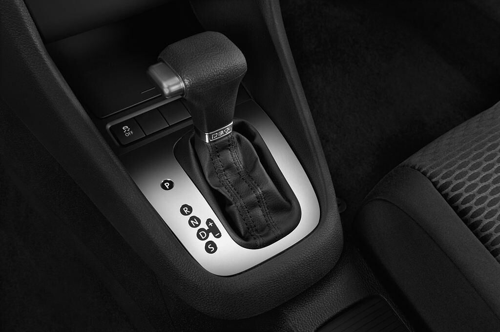 Volkswagen Golf (Baujahr 2011) Trendline 5 Türen Schalthebel