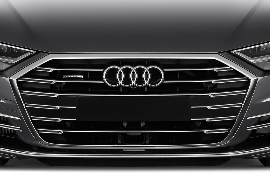 Audi A8 (Baujahr 2018) - 4 Türen Kühlergrill und Scheinwerfer