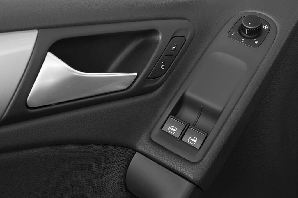 Volkswagen Golf (Baujahr 2010) Trendline 3 Türen Bedienungselemente Tür