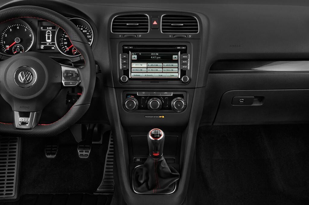 Volkswagen Golf (Baujahr 2010) GTI 3 Türen Mittelkonsole