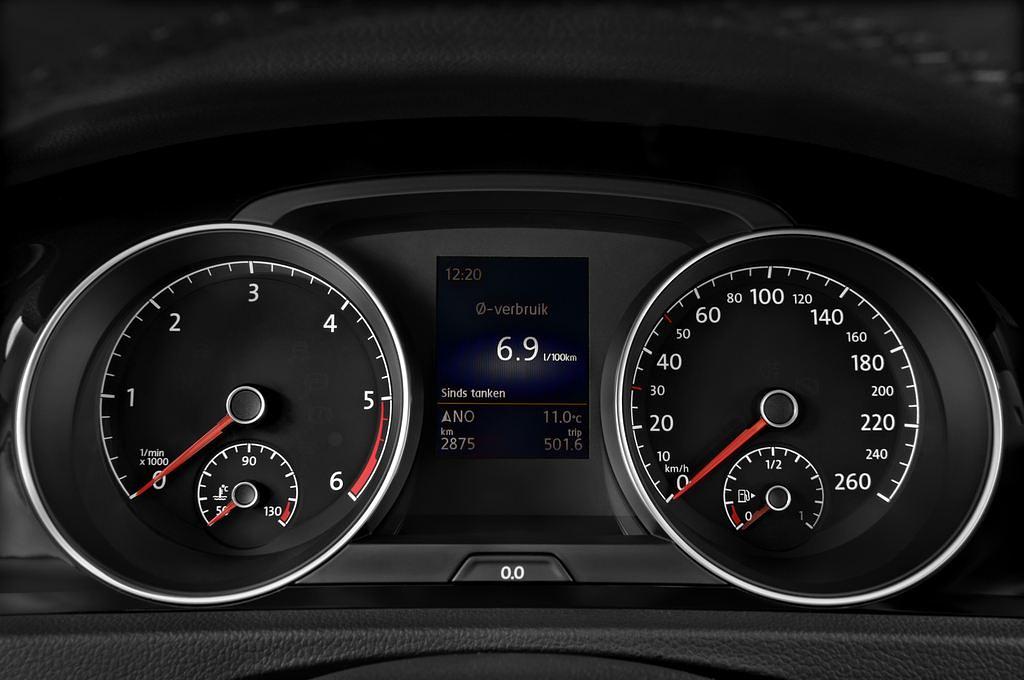 Volkswagen Golf (Baujahr 2013) Highline 3 Türen Tacho und Fahrerinstrumente
