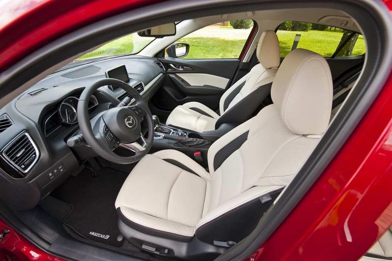 Ein Blick in die erste Reihe des neuen Mazda3.