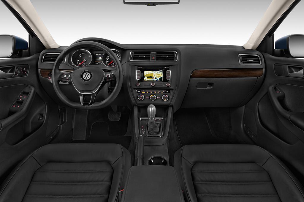 Volkswagen Jetta (Baujahr 2015) 1.4 Tsi 92Kw Bmt Comfortline 4 Türen Cockpit und Innenraum