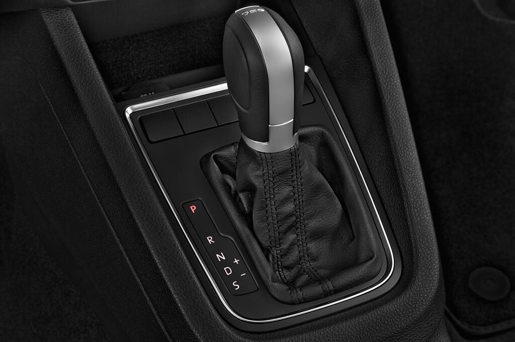 Volkswagen Jetta (Baujahr 2015) 1.4 Tsi 92Kw Bmt Comfortline 4 Türen Schalthebel