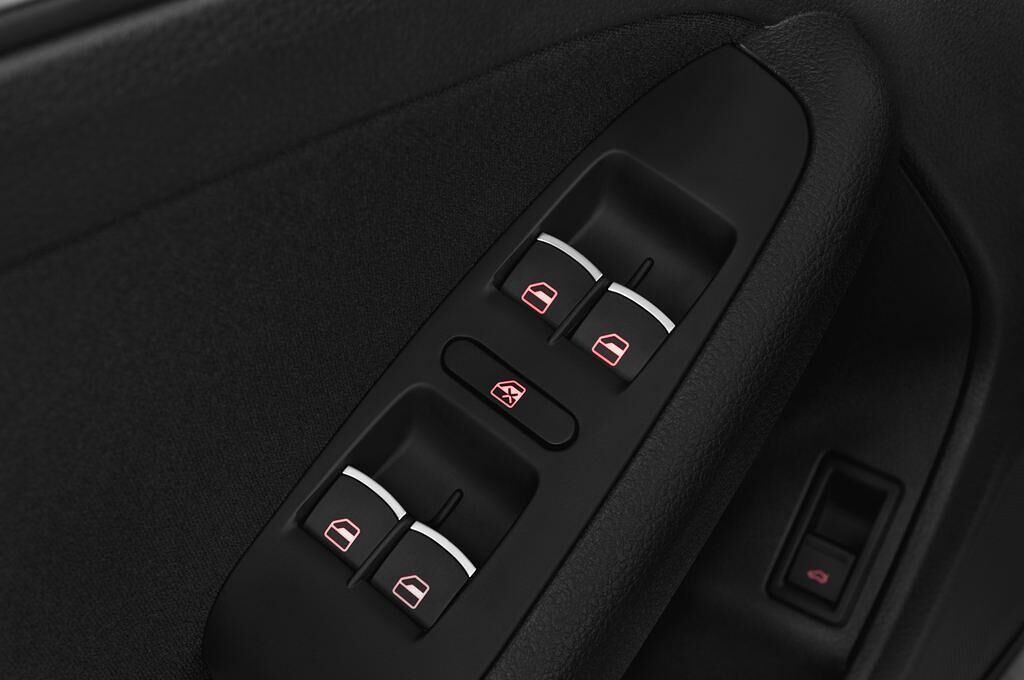Volkswagen Jetta Hybrid (Baujahr 2014) Hybrid 4 Türen Bedienungselemente Tür
