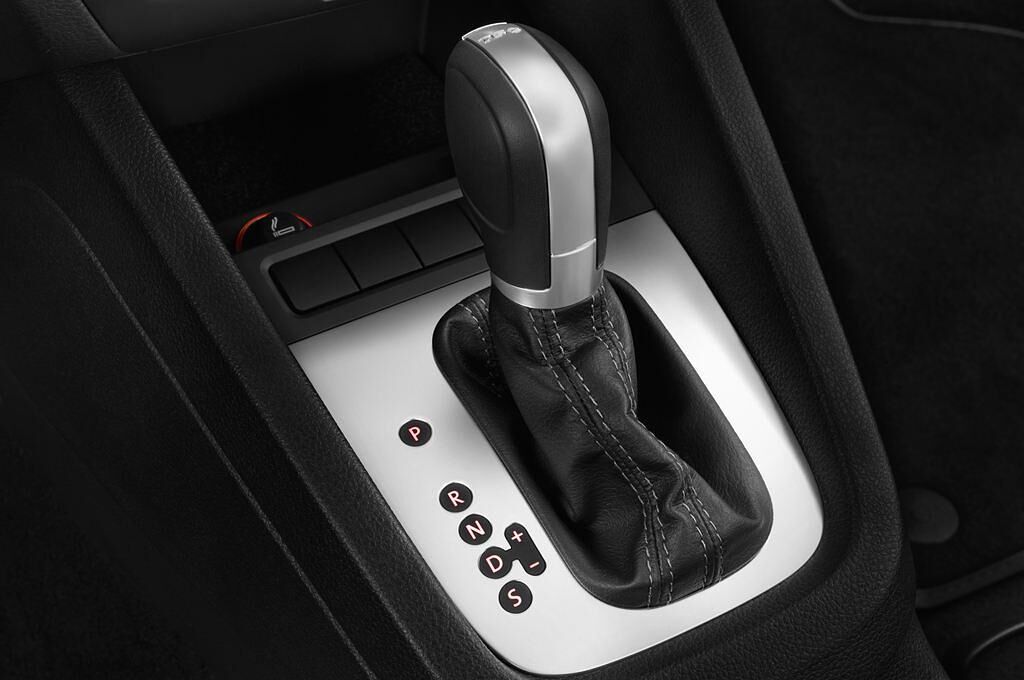 Volkswagen Jetta Hybrid (Baujahr 2014) Hybrid 4 Türen Schalthebel