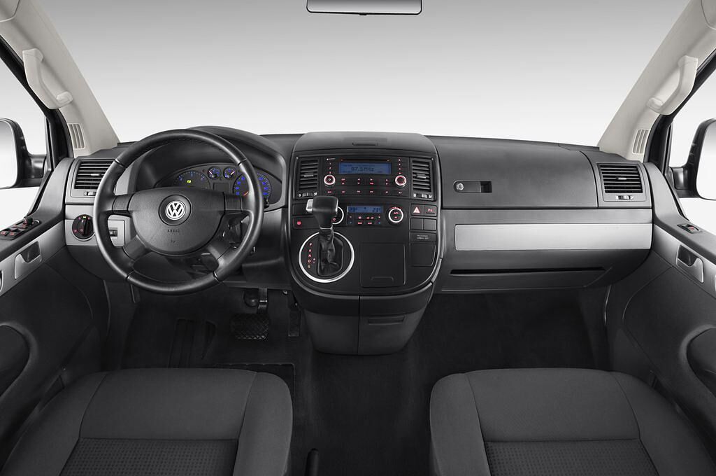 Volkswagen Multivan (Baujahr 2010) Comfortline 4 Türen Cockpit und Innenraum