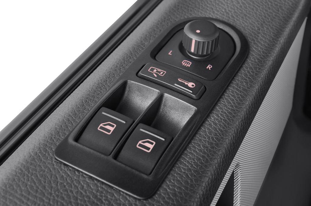 Volkswagen Multivan (Baujahr 2010) Comfortline 4 Türen Bedienungselemente Tür