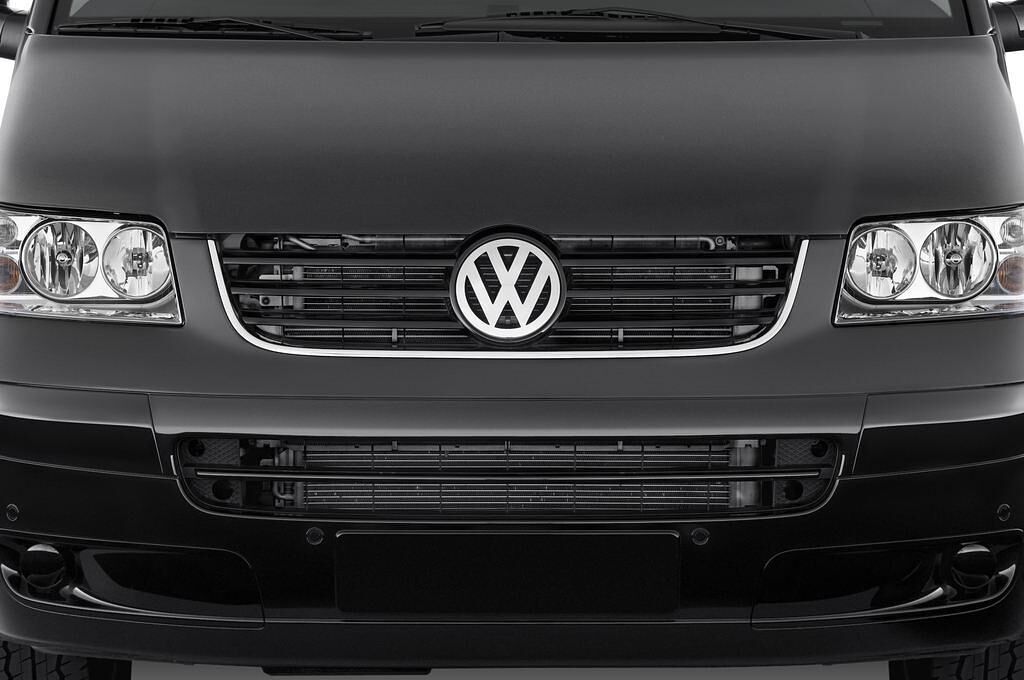 Volkswagen Multivan (Baujahr 2010) Comfortline 4 Türen Kühlergrill und Scheinwerfer