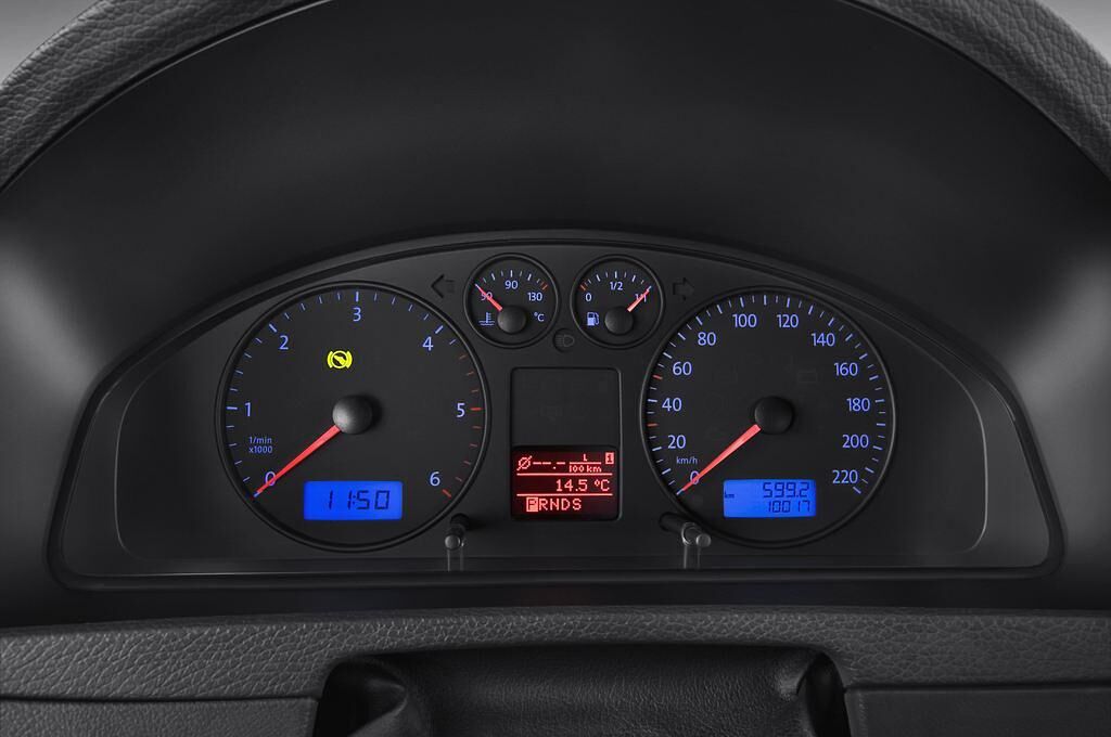 Volkswagen Multivan (Baujahr 2010) Comfortline 4 Türen Tacho und Fahrerinstrumente